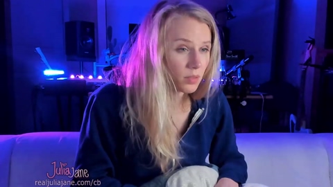 realjuliajane  21-02-2023